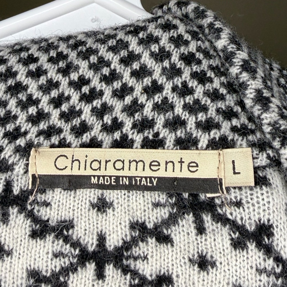 Black and White Patterned Women's Cardigan - Picture 3 of 3